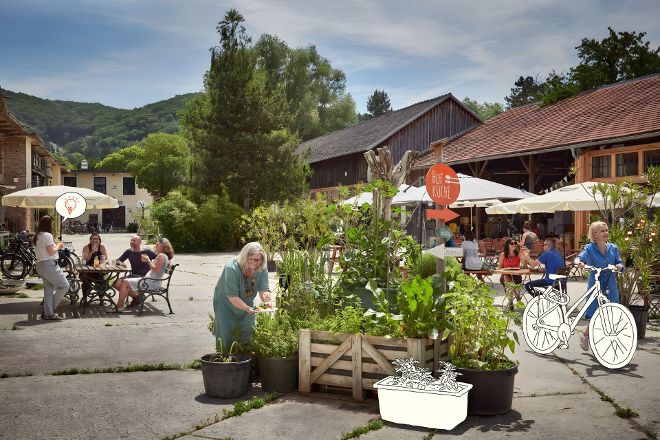 Ein belebter Dorfplatz