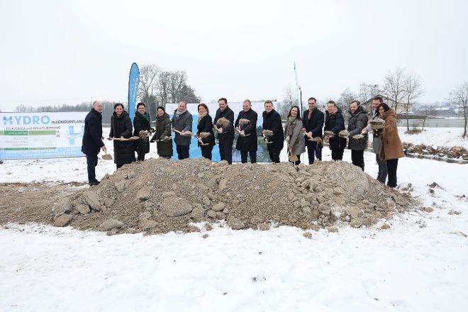 Spatenstichfeier Renaturierung Krems. Auf den Foto ist zusehen, Bundesminister Norbert Totschnig, Landeshauptmann Thomas Stelzer, Landesrätin Michaela Langer-Weninger, Umwelt- und Klima-Landesrat Stefan Kaineder