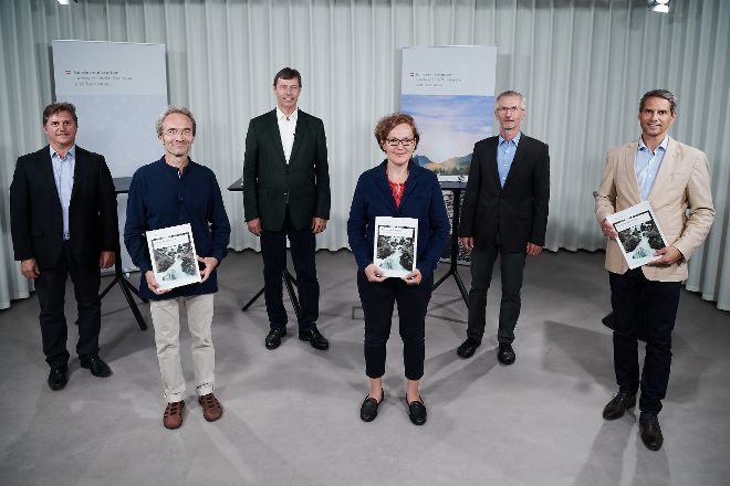 Gruppenfoto bei der Präsentation der Wasserschatz-Studie