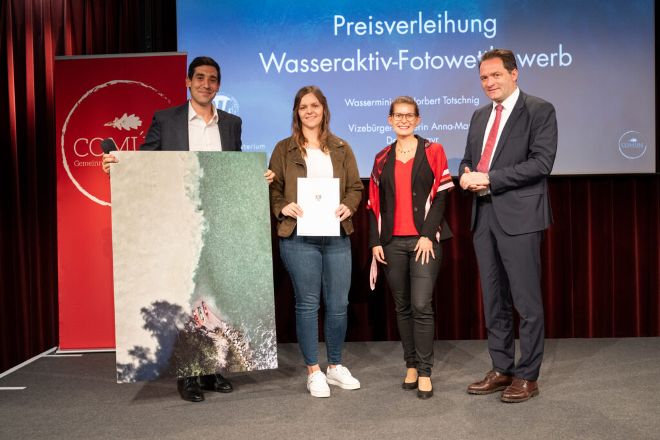 Ehrung der Gewinnerin des Juryvotings